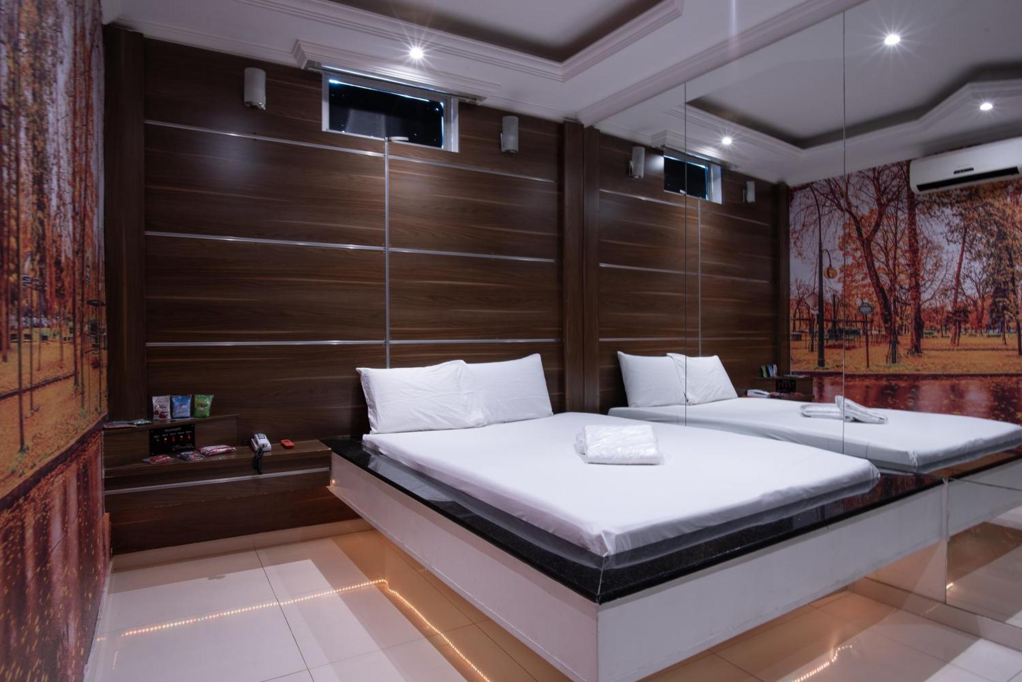Love hotel Fantasy 2 3*