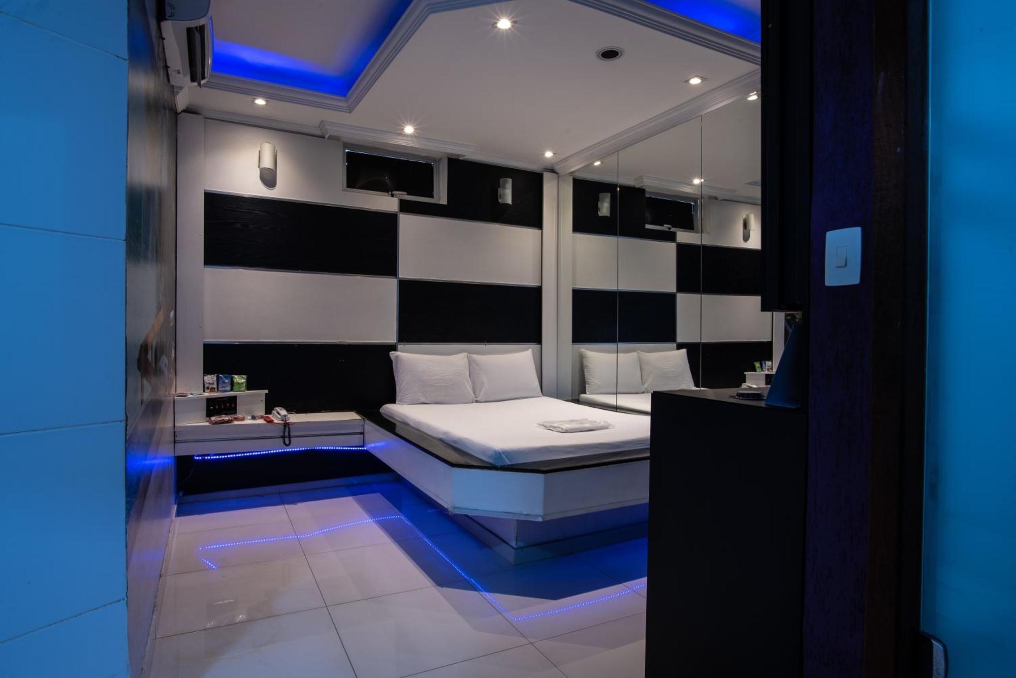 Love hotel Fantasy 2 3*