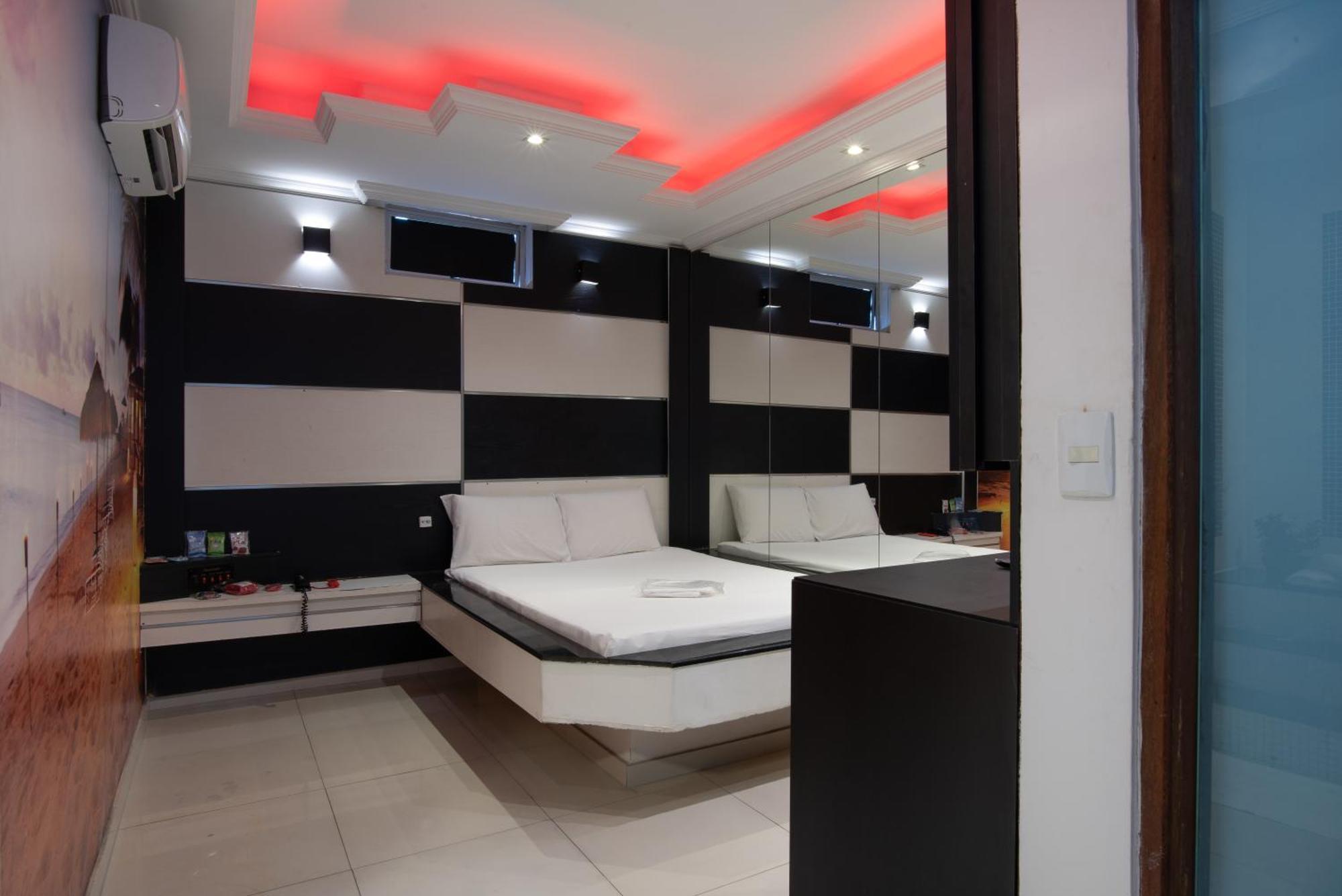 Love hotel Fantasy 2